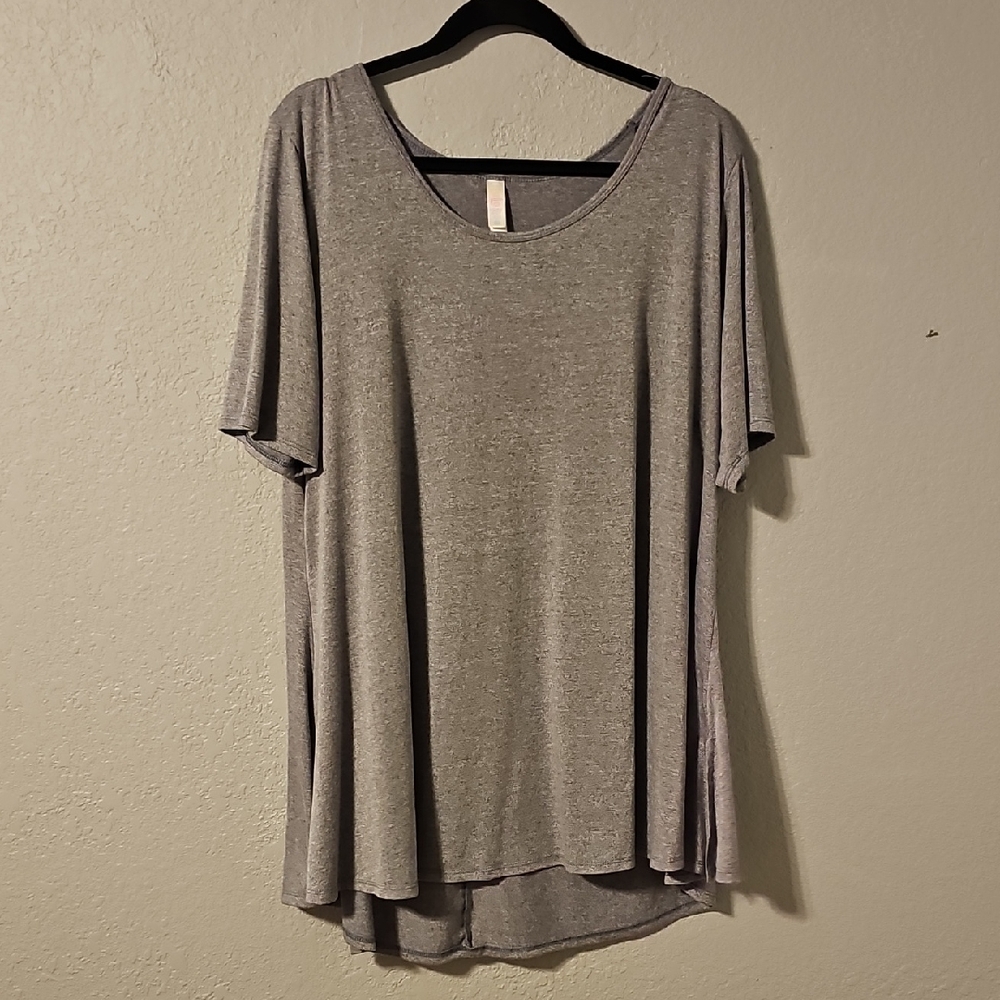 📢5 For $20 LuLaRoe Gray Flutter Sleeve Asymmetrical Tee